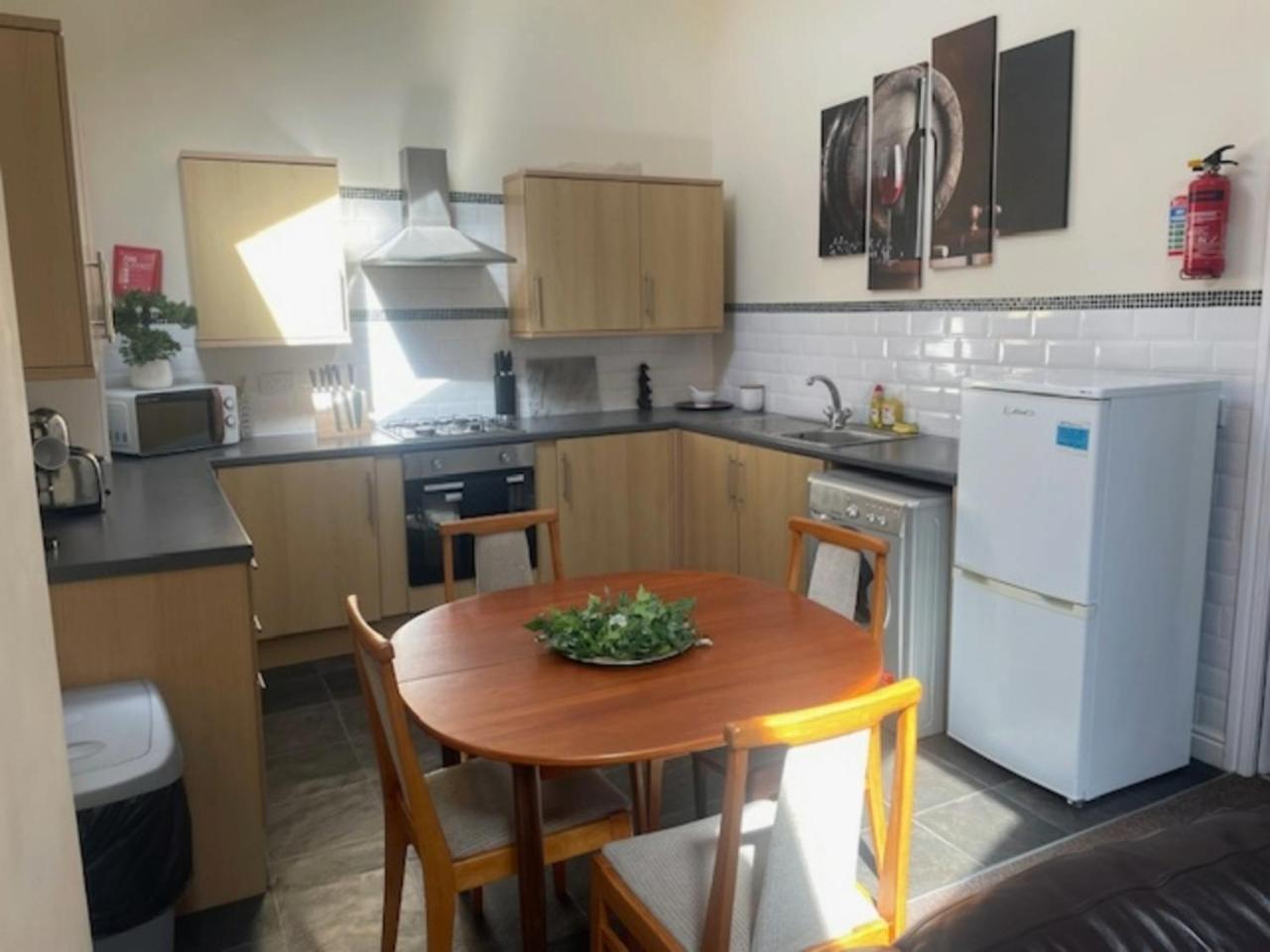 St Annes Apartment 4 - Sleeps 6 - Free Parking Lytham St Annes Ngoại thất bức ảnh