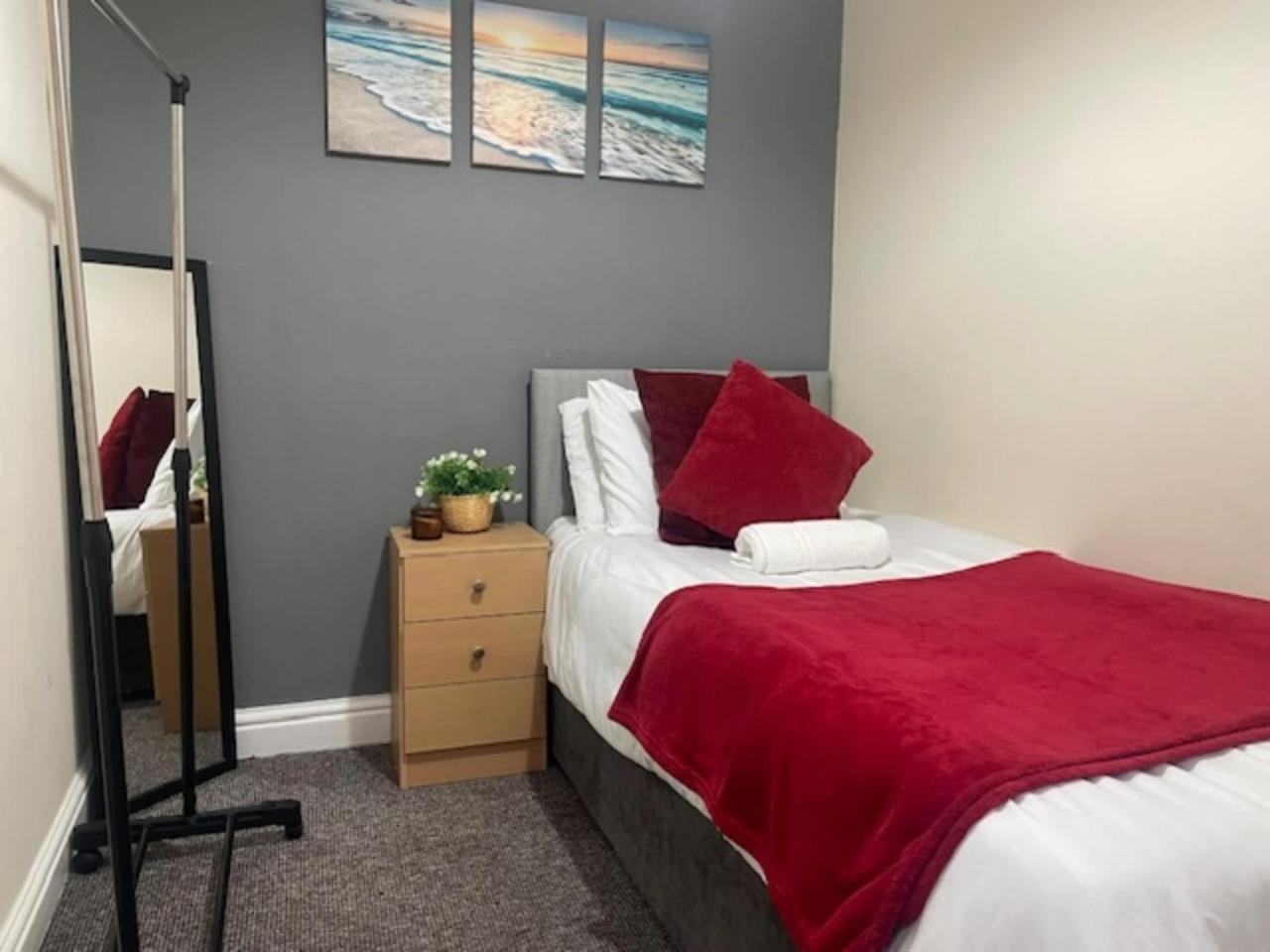 St Annes Apartment 4 - Sleeps 6 - Free Parking Lytham St Annes Ngoại thất bức ảnh
