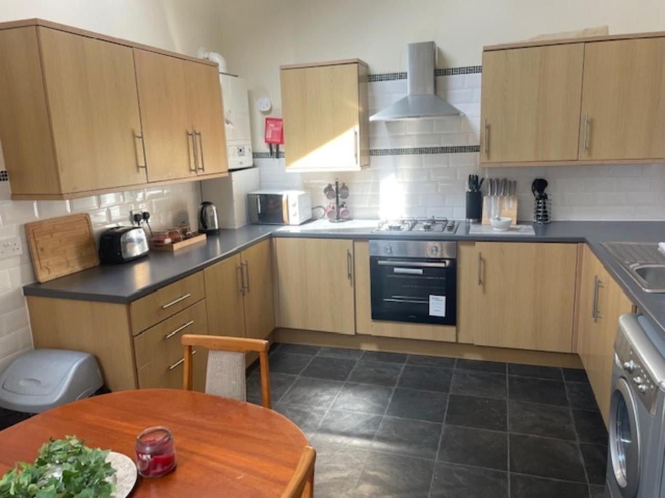 St Annes Apartment 4 - Sleeps 6 - Free Parking Lytham St Annes Ngoại thất bức ảnh