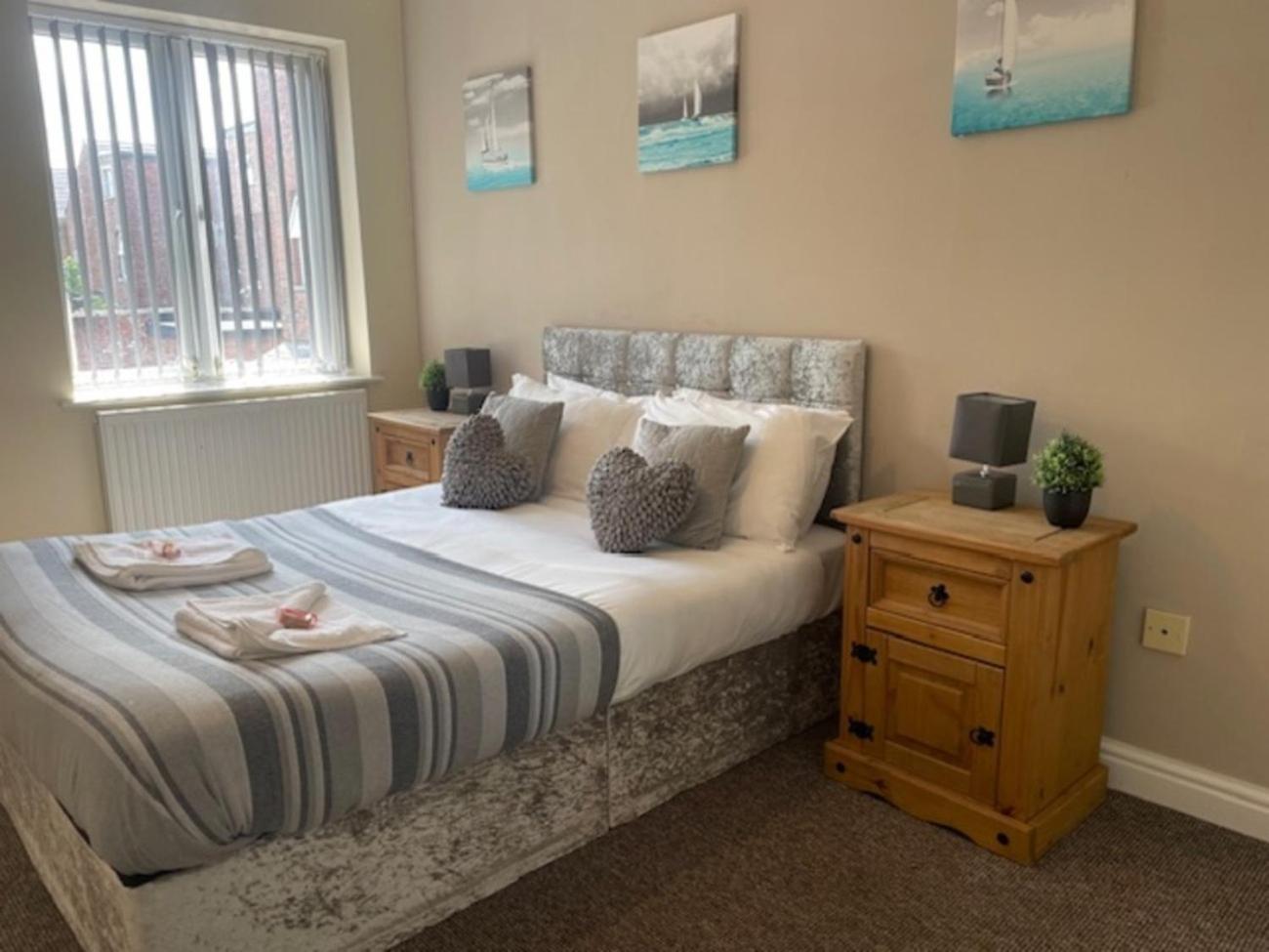 St Annes Apartment 4 - Sleeps 6 - Free Parking Lytham St Annes Ngoại thất bức ảnh